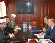 Reis Fejzić sa saradnicima kod predsjednika opštine Ulcinj Nazifa Cungua