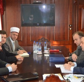 Reis Fejzić sa saradnicima kod predsjednika opštine Ulcinj Nazifa Cungua