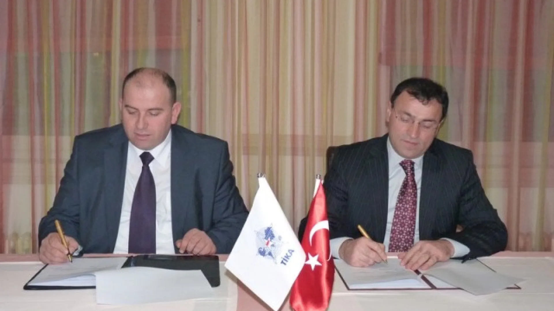 Reis Rifat ef. Fejzić i direktor TIKA-e u Crnoj Gori dr. Gokcen Kalkan potpisali ugovor o restauraciji minareta od Hadži Hasan džamije u Pljevljima