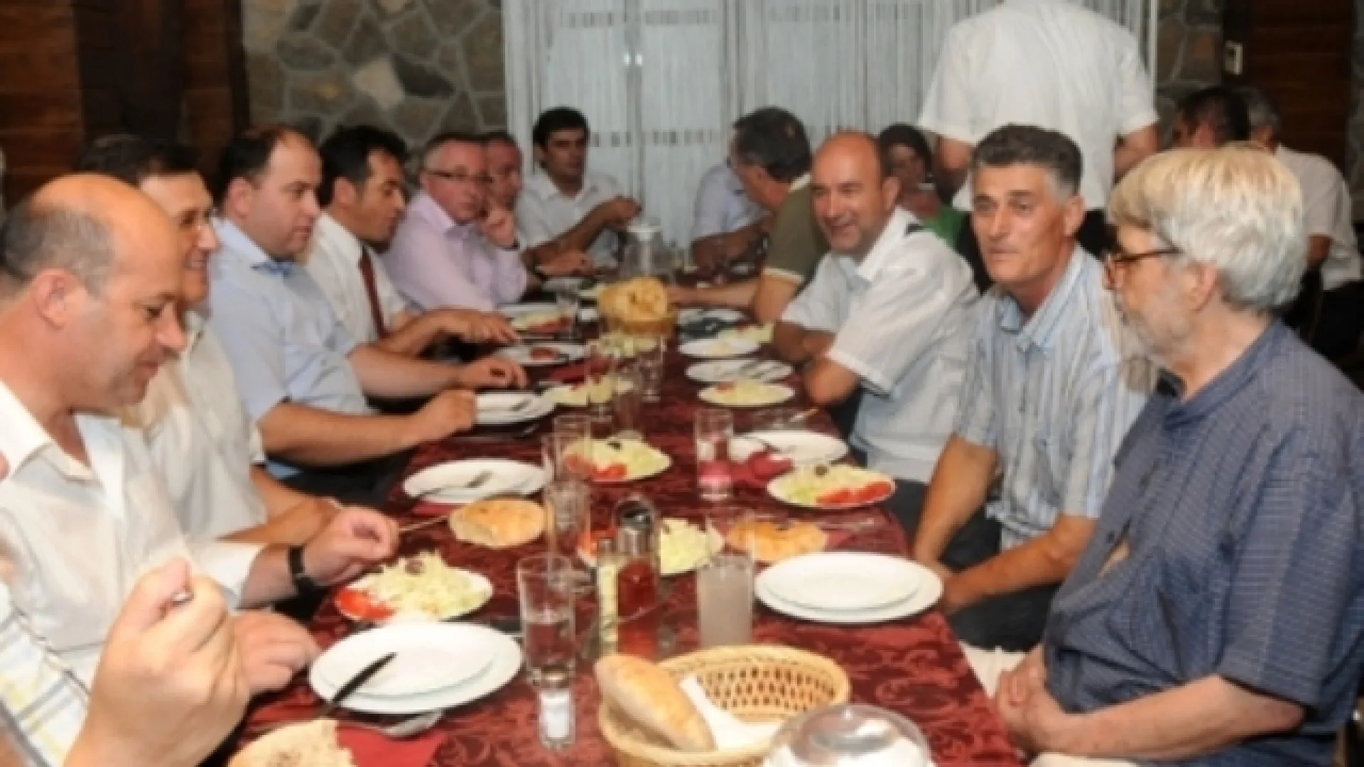 Ambasada BiH organizovala iftar u restoranu "Pod volat"