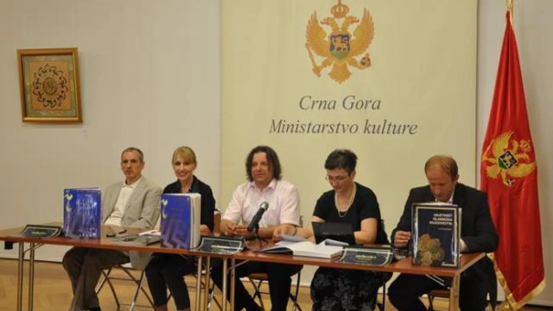 Održana izložba "Estetika pera“ i prezentacija knjige "Umjetnost islamske kaligrafije" na Cetinju