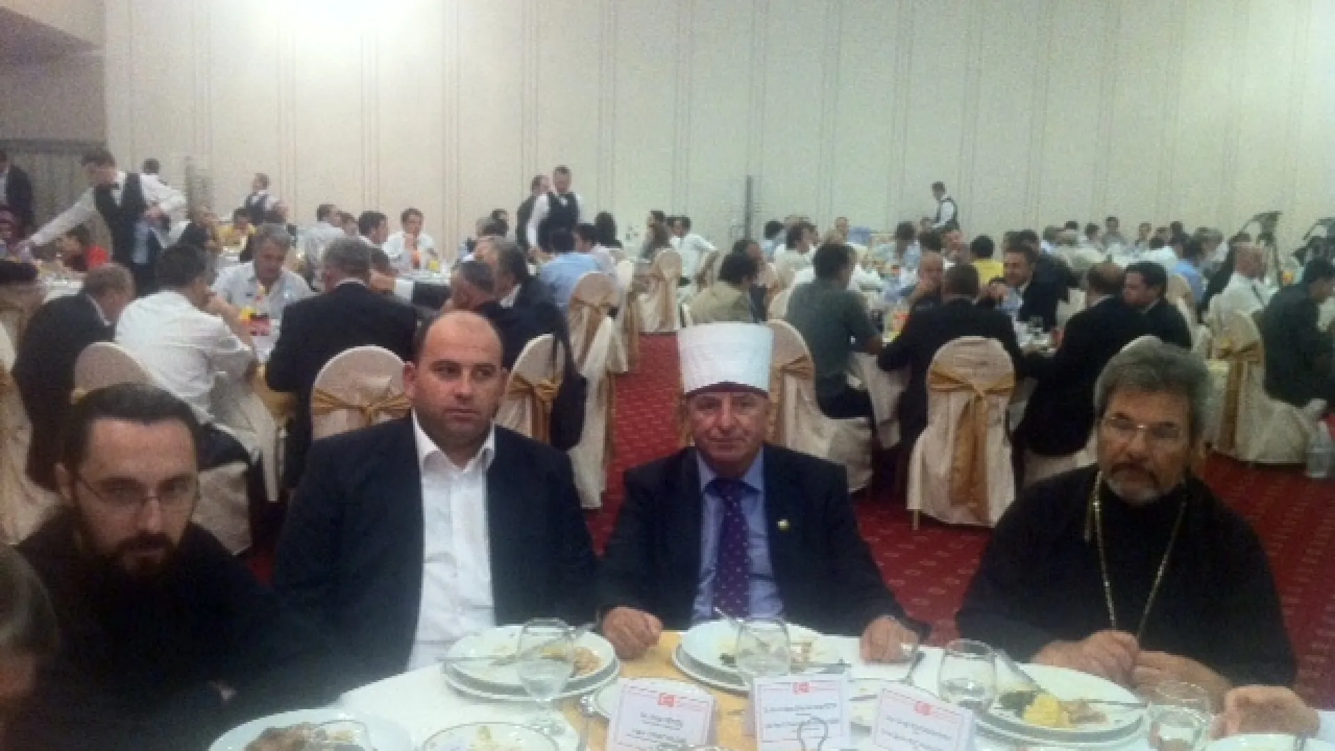 Reis Fejzić na iftaru u Skoplju