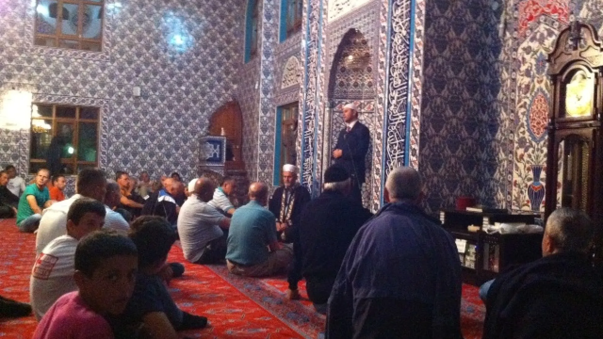 Direktor medrese "Mehmed Fatih" na teraviji u Sultan Murat II i Ćazim-begovoj džamiji