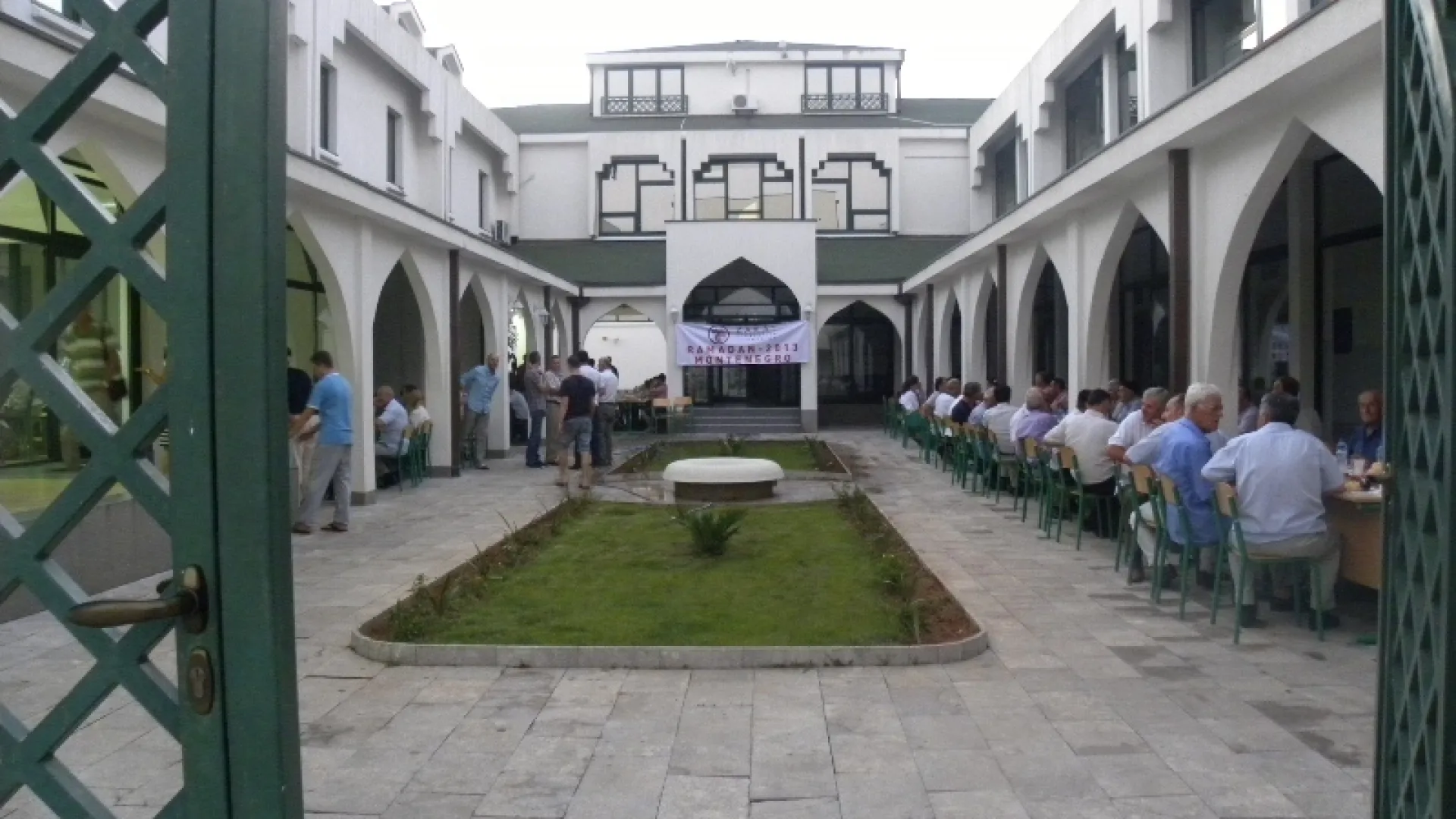 Iftar u restoranu medrese "Mehmed Fatih" u Podgorici