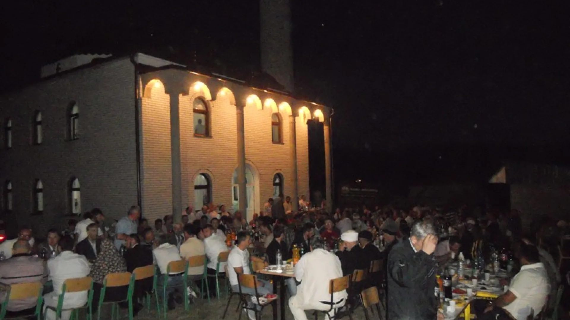 Iftar u džematu Radetina