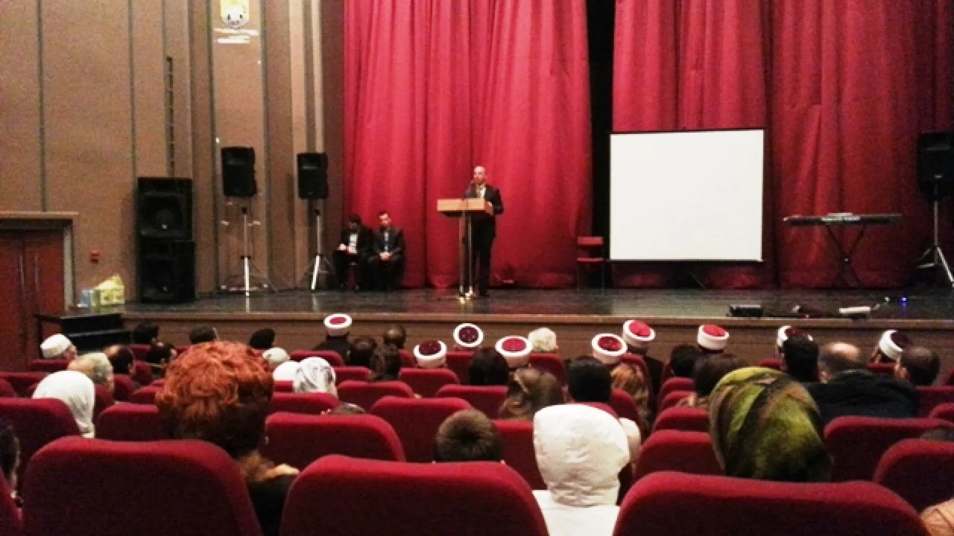 U Ulcinju priređen mevludski program U mbajt programi i mevludit në Ulqin