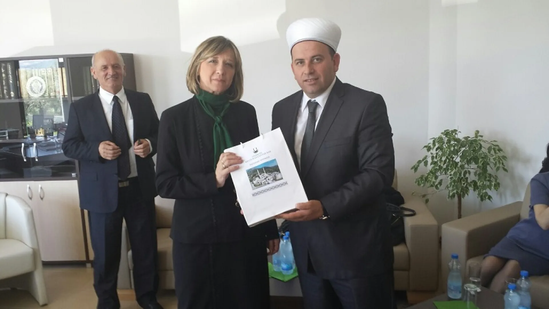 Reis Rifat ef. Fejzić je primio danas predsjednicu Ustavnog suda Crne Gore Desanku Lopičić i predsjednika Ustavnog suda Republike Turske Hašima Kiliça