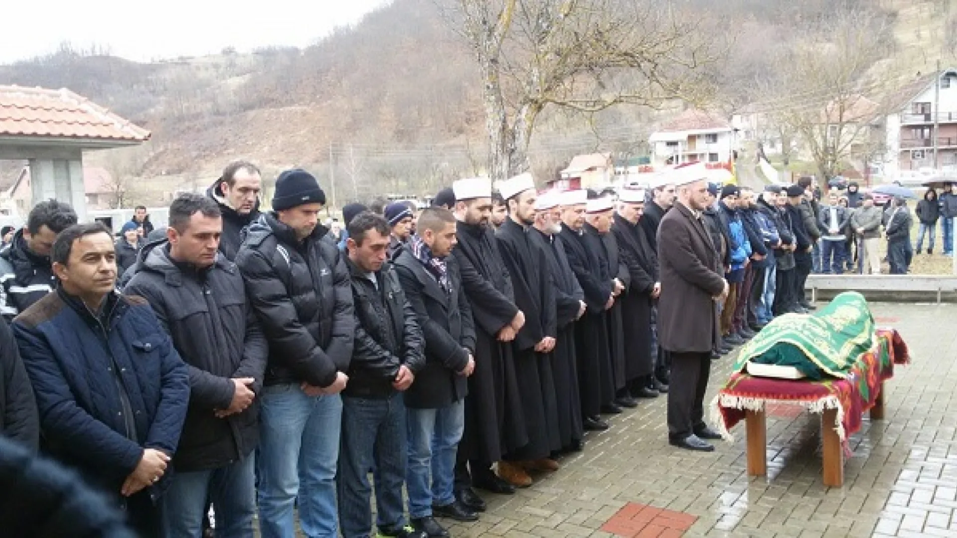 Klanjana dženaza rahmetli Zaimu Islamoviću, predsjedniku Odbora za izgradnju džamije u Bioči