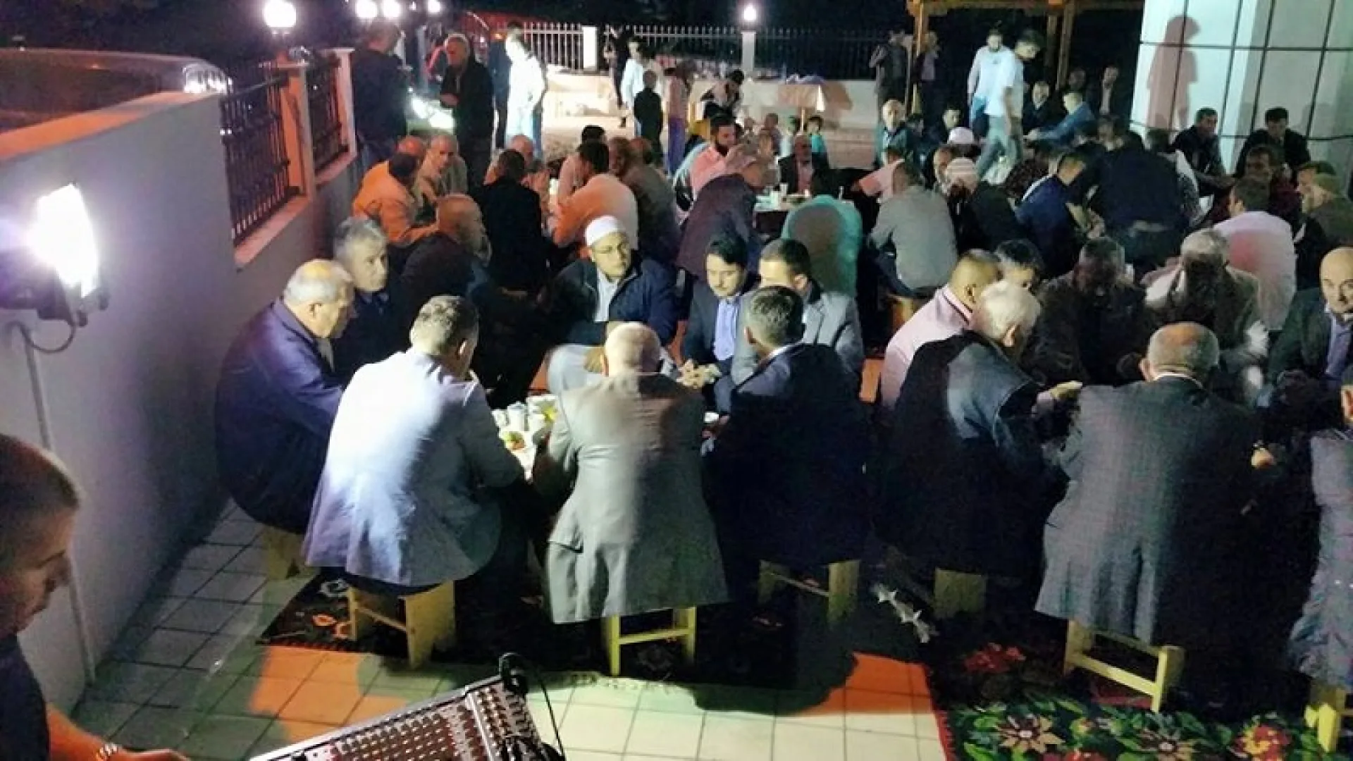 IFTAR U SAKOVOJ DŽAMIJI
