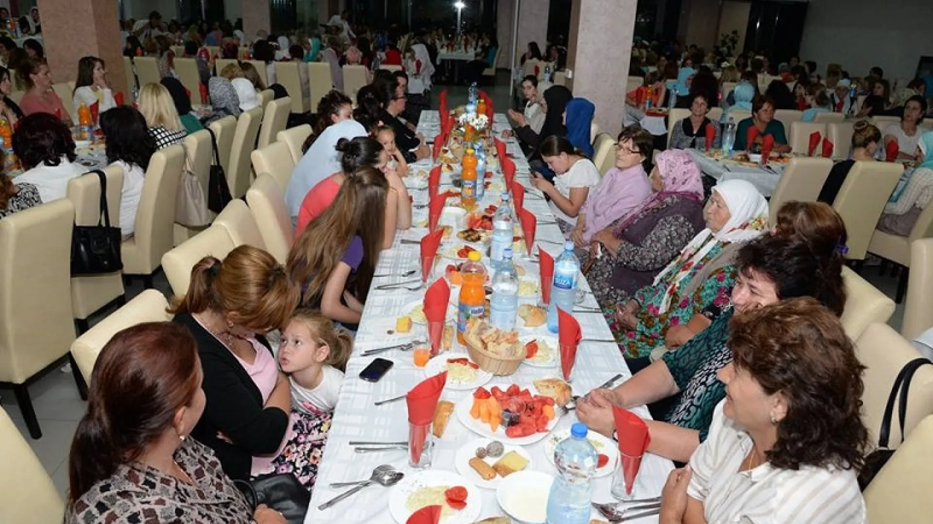 600 žena na iftaru "Sejjide"