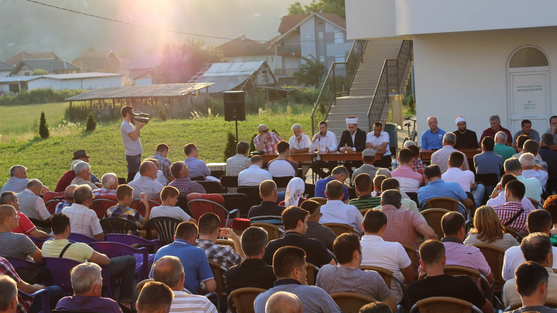 Iftar za džematlije naselja Loznice na platou Islamskog centra Rasovo - predstavljanje projekta "Han"