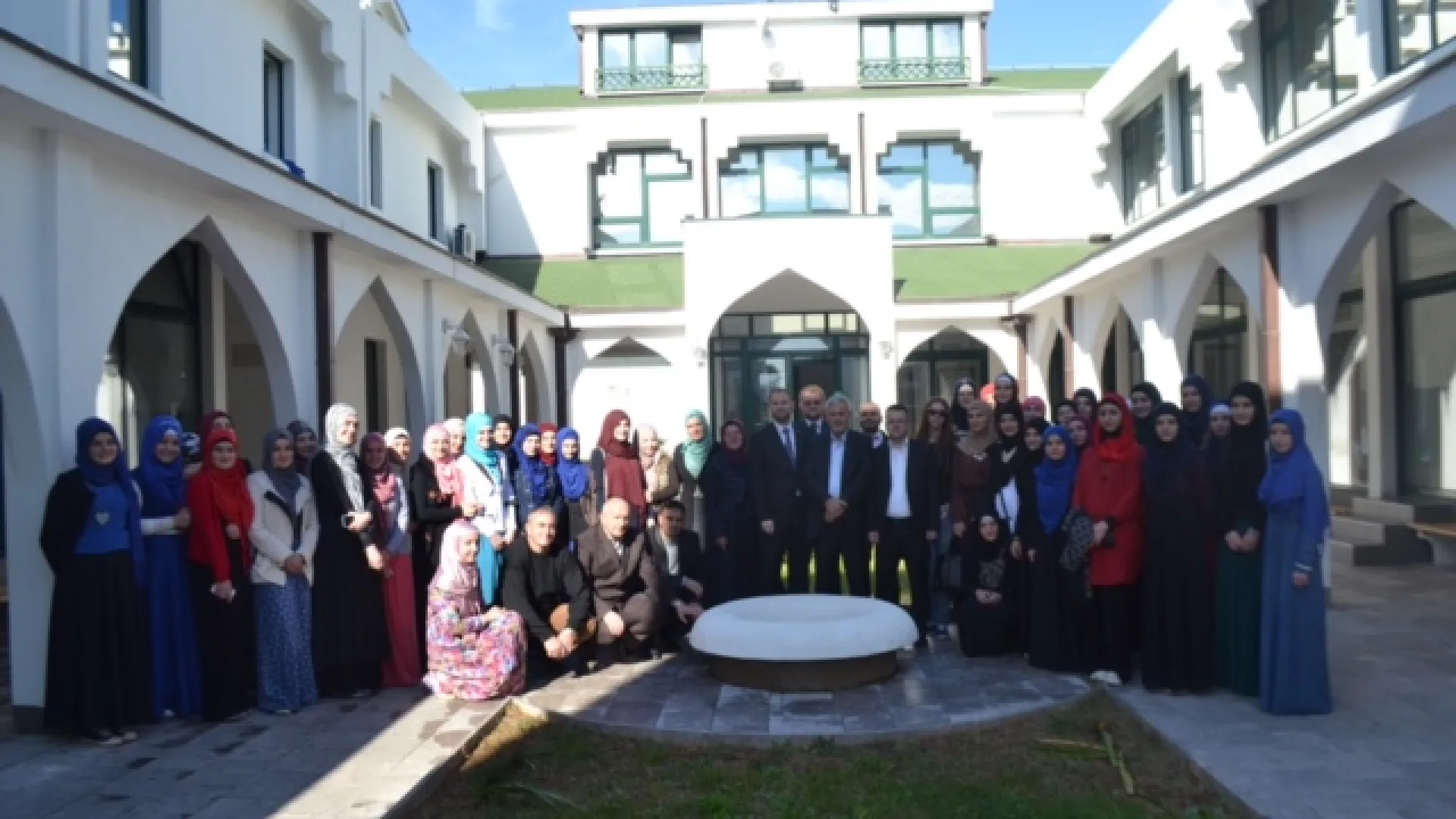 Učenice Medrese iz Rožaja posjetile matičnu medresu “Mehmed Fatih”