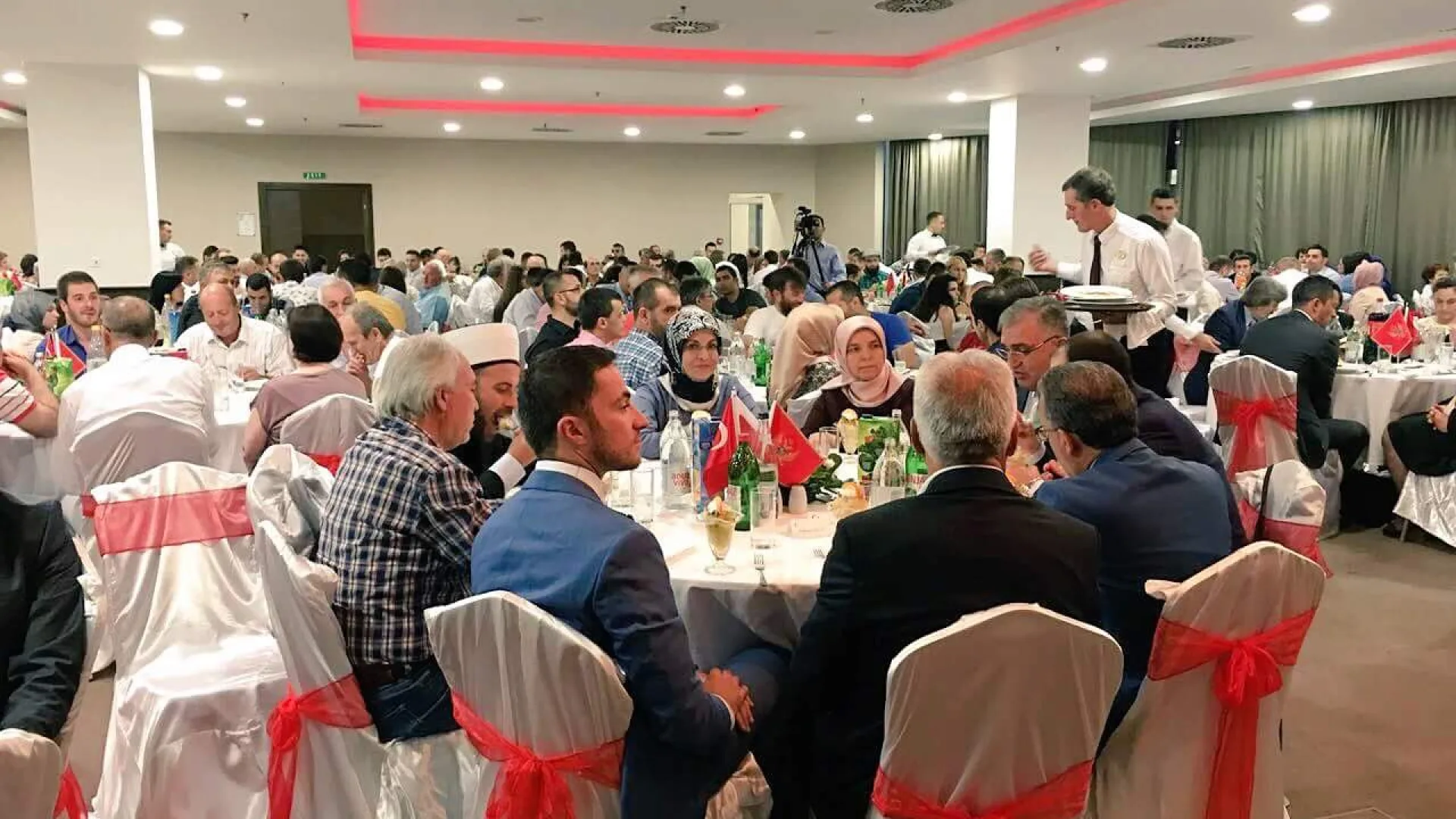 Iftar za oko 300 postača u organizaciji Zajednice Turskih Opština uz tehničku podršku Mešihata Islamske zajednice u Crnoj Gori