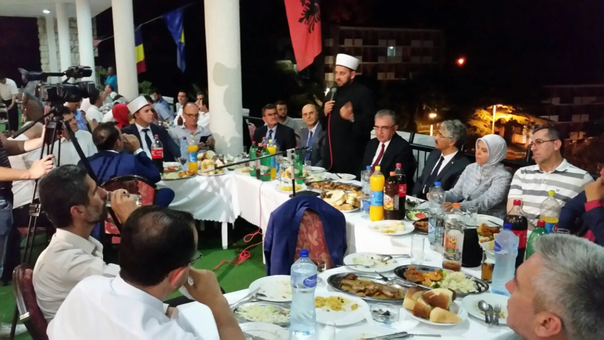 Sinoć je u Ulcinju organizovan veliki iftar za preko 600 postača