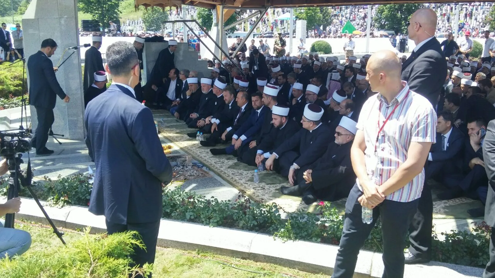Reis Rifat ef. Fejzić na dženazi u Potočarima: Emotivno sam vezan za Srebrenicu