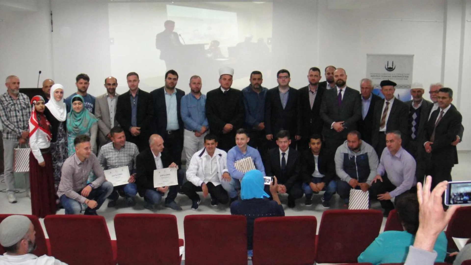 Tridesetak polaznika dobilo diplomu Škole Kur'ana MIZ Bar
