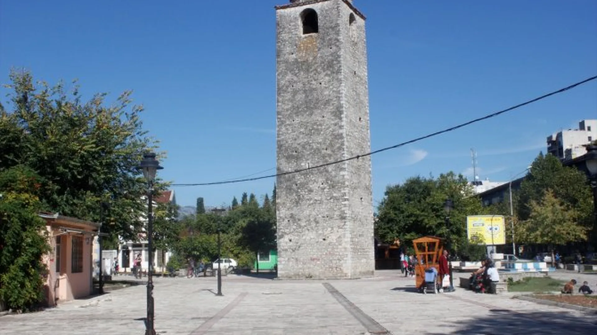 Istoričari i intelektualci složni: Krstu nije mjesto na Sahat-kuli u Podgorici