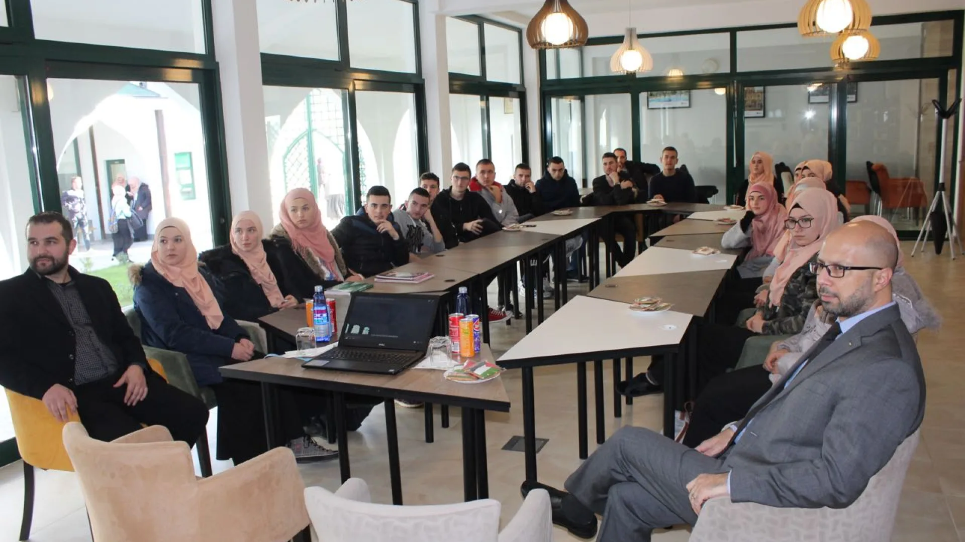 AMBASADOR PALESTINE NA PANEL DISKUSIJI SA UČENICIMA MEDRESE