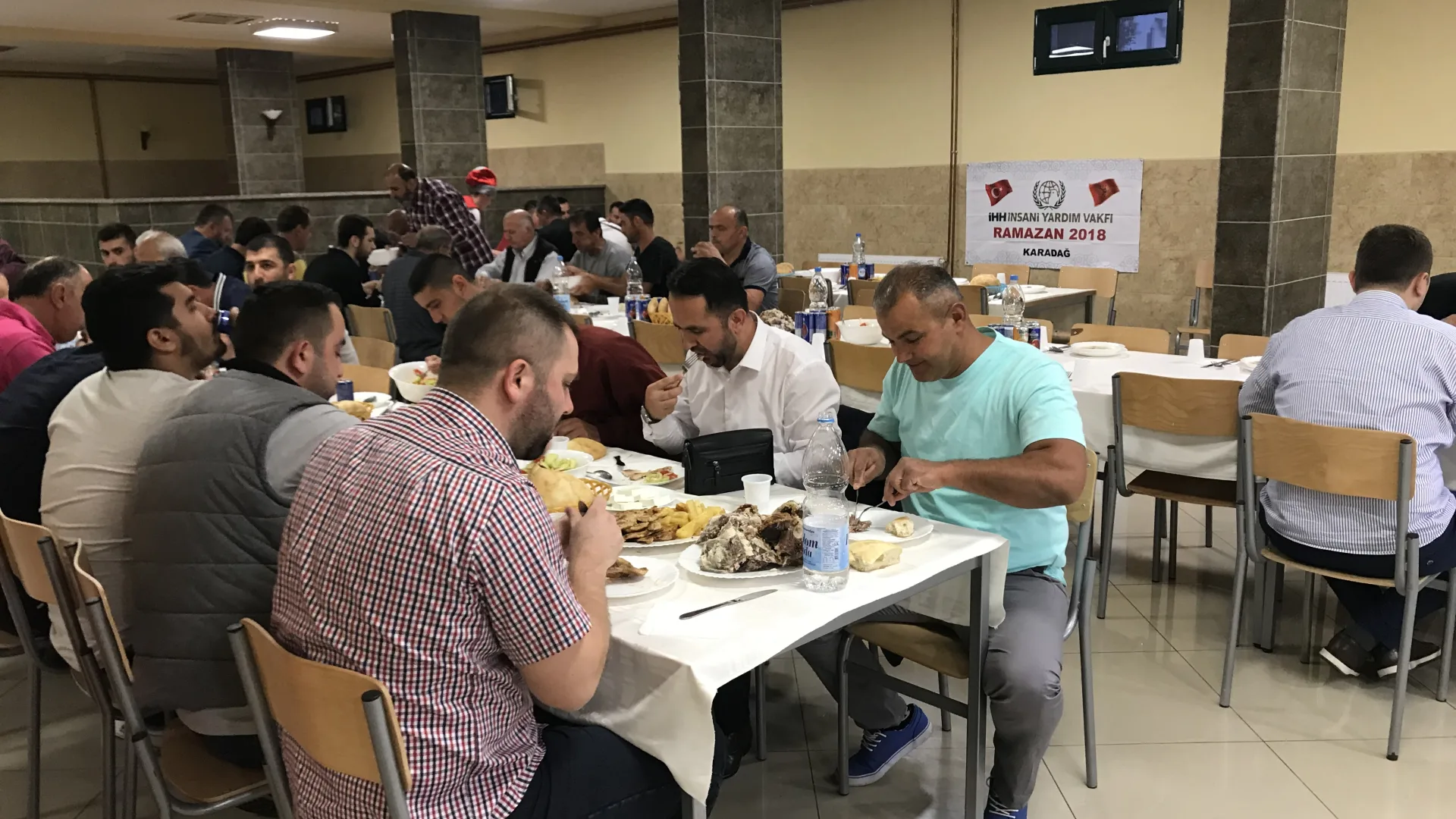ZEKAT fondacija priredila iftar za džematlije