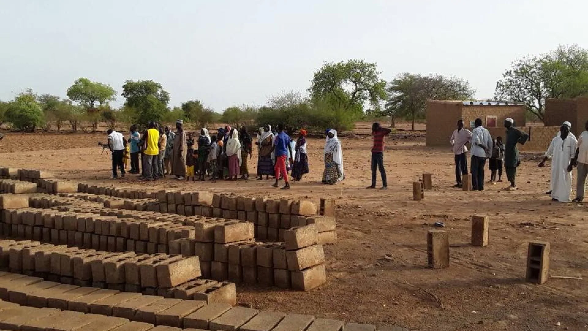 GRADI SE JOŠ JEDNA HILAL DŽAMIJA SA BUNAROM U AFRICI