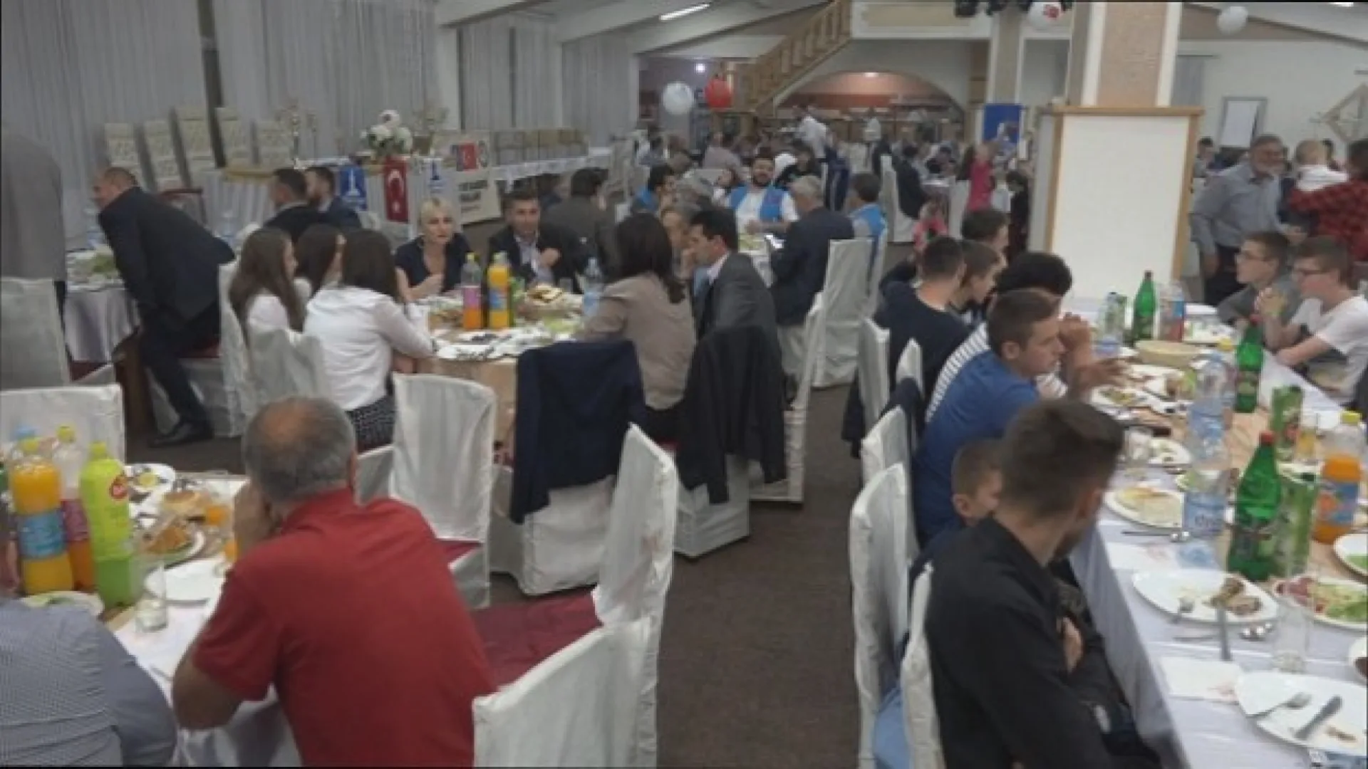 VIDEO: Upriličen iftar za jetime