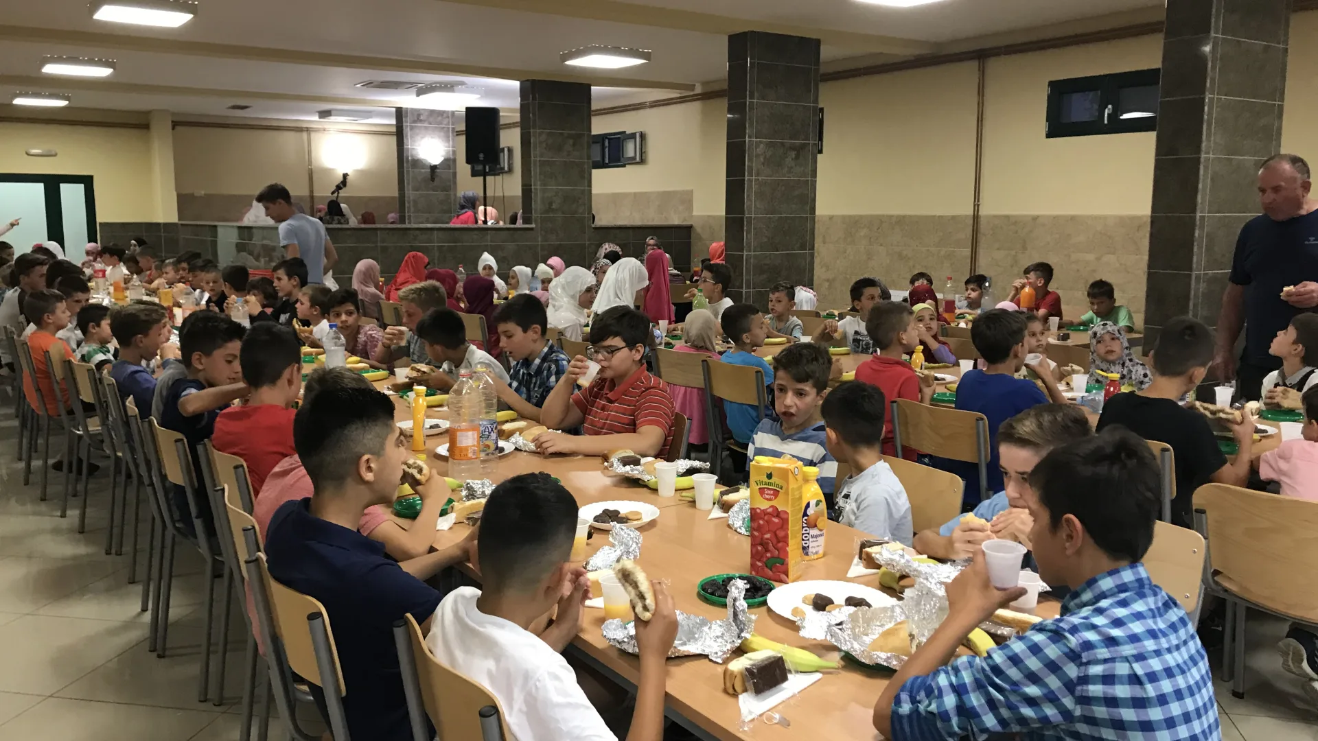 Priredjen iftar za mališane iz mekteba