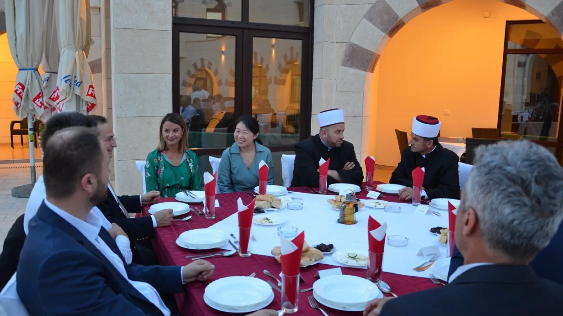 AMERIČKA AMBASADA UPRILIČILA IFTAR U ISLAMSKOM CENTRU U BARU