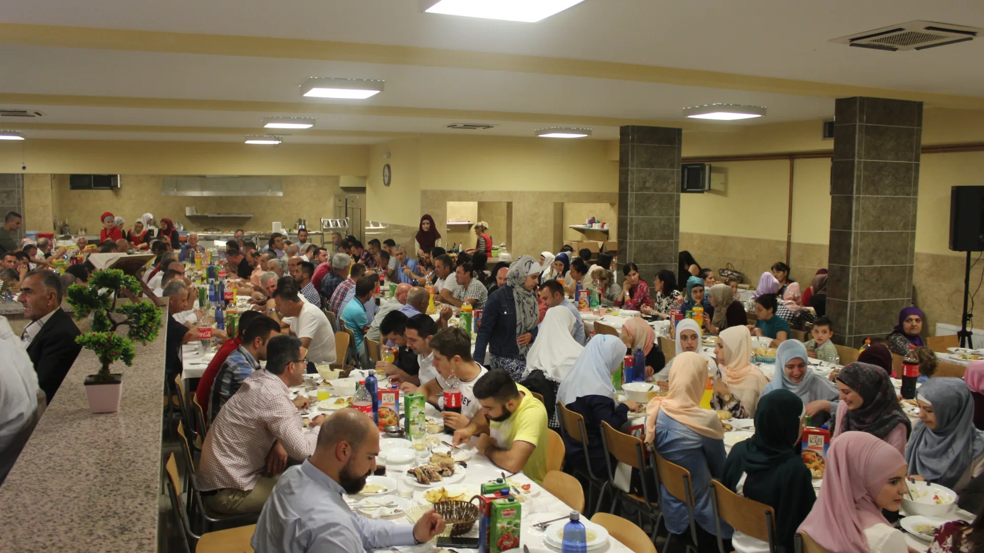 UPRILIČEN IFTAR ZA STUDENTE I DŽEMAT MALESIJE