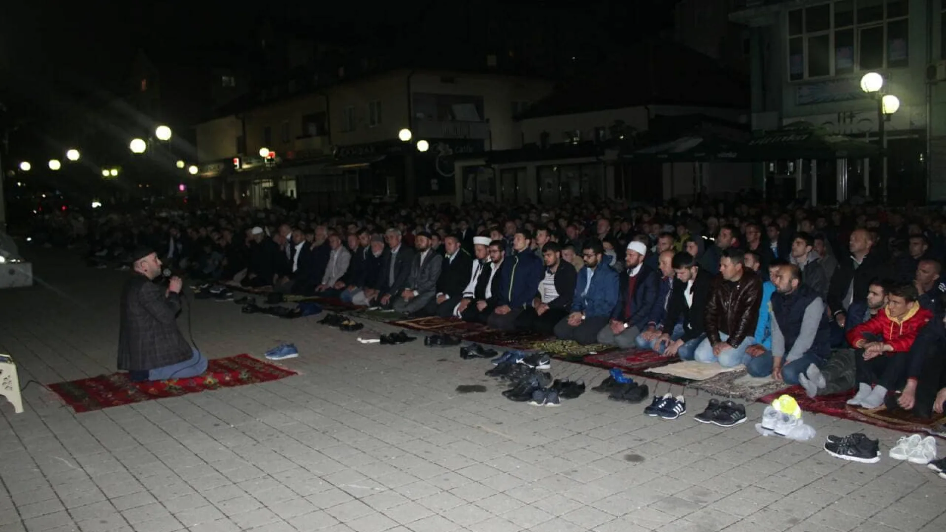 U Rožajama na gradskom trgu upriličen noćni namaz za Lejletu-l-kadr