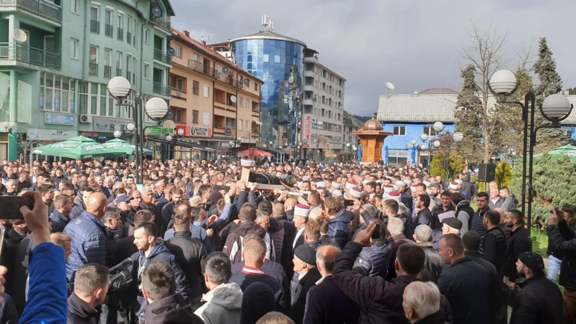 Klanjana dženaze namaz rahmetli Kemal ef. Salihoviću