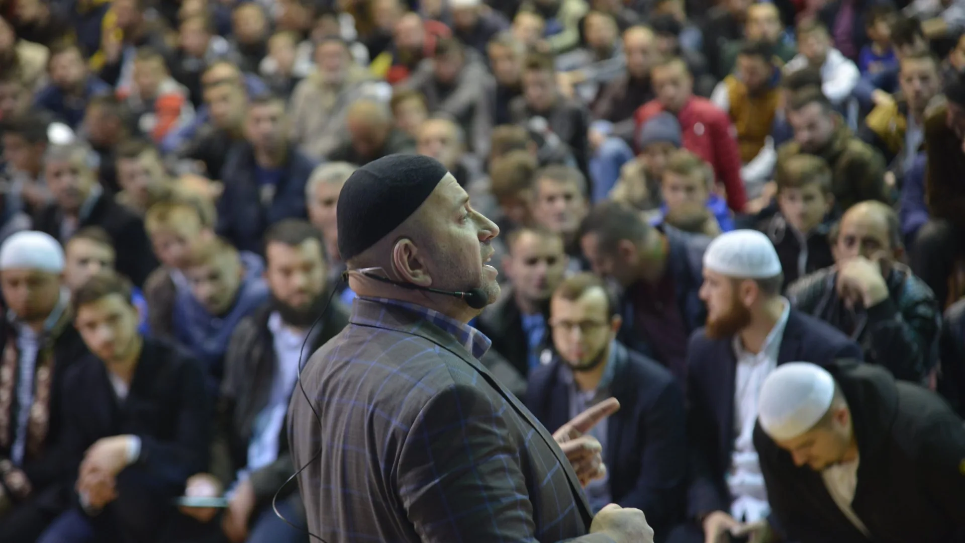 Noćni namaz u Sportskoj dvorani u Rožajama