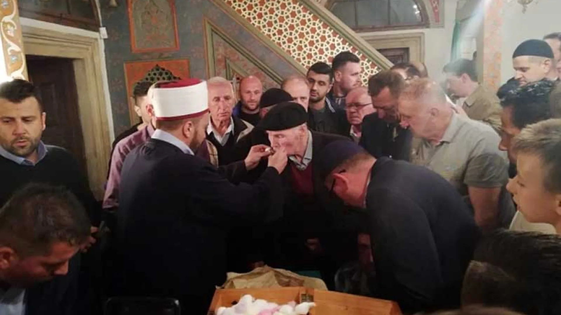 U Husein-pašinoj džamiji 27. noć ramazana obilježena rijetkim običajem