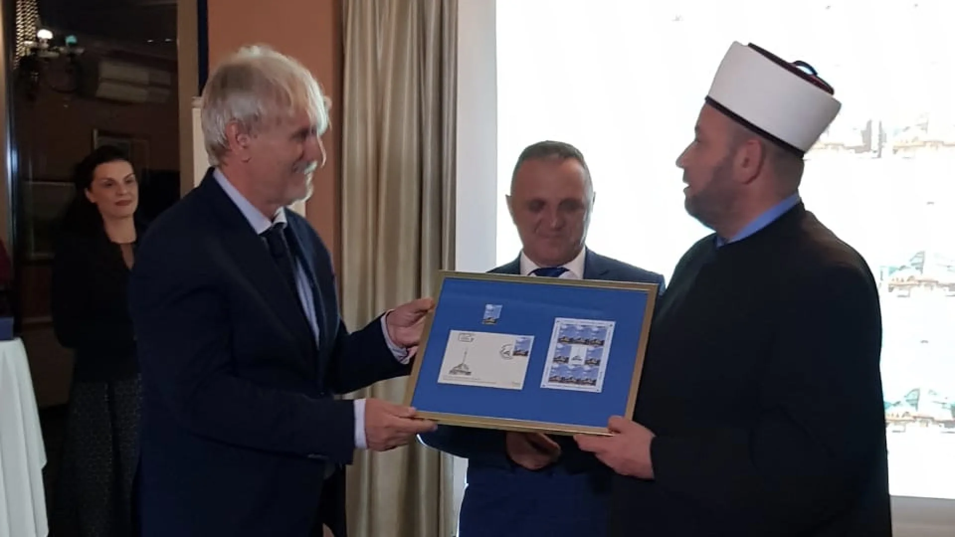 PREMIJERNO PREDSTAVLJENA POŠTANSKA MARKA SA MOTIVOM HUSEIN PAŠINE DŽAMIJE