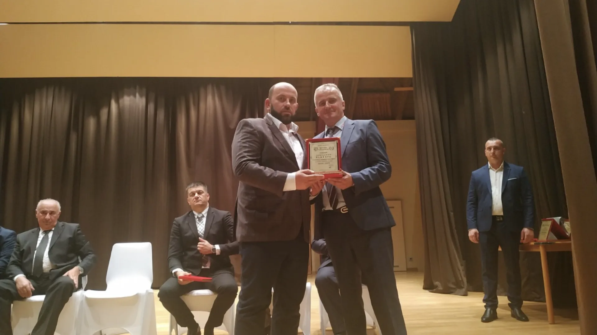 Reisu Fejziću uručeno priznanje u Luksemburgu