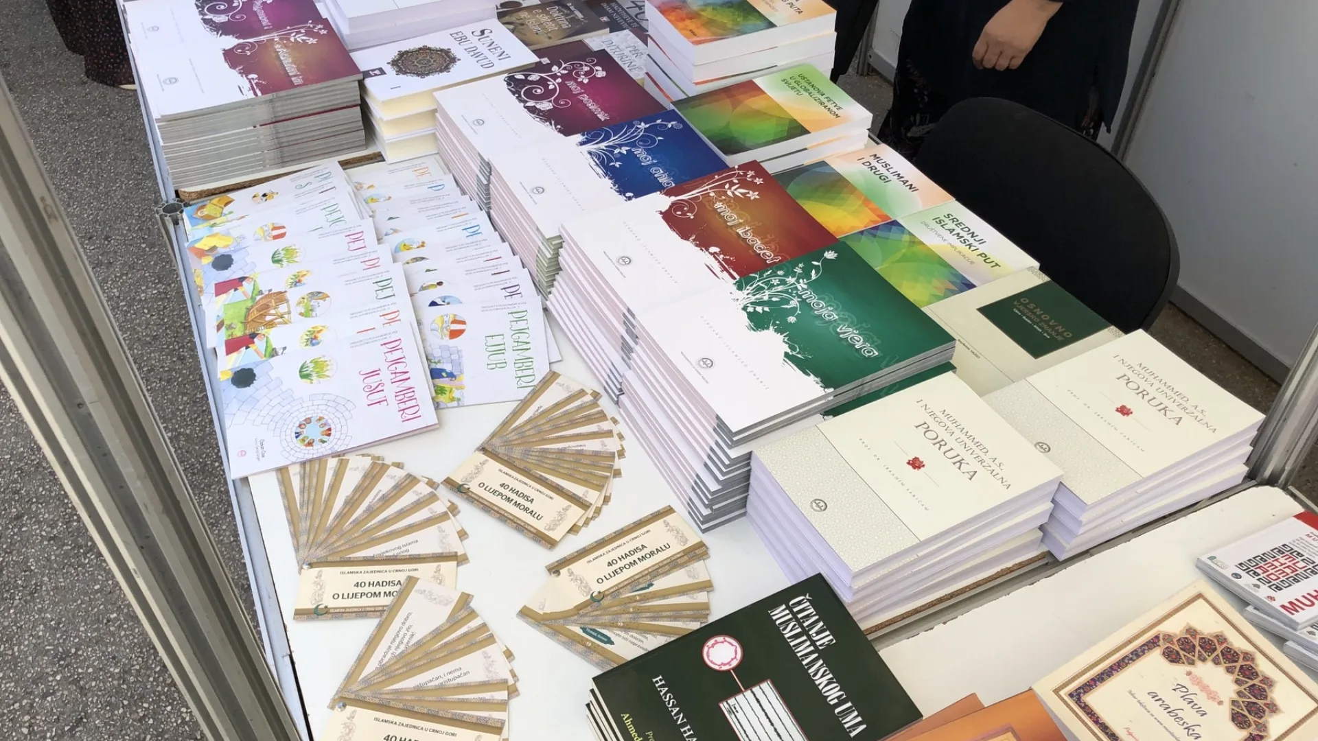 MEDRESA UČESTVOVALA NA SAJMU KNJIGA U TUZIMA