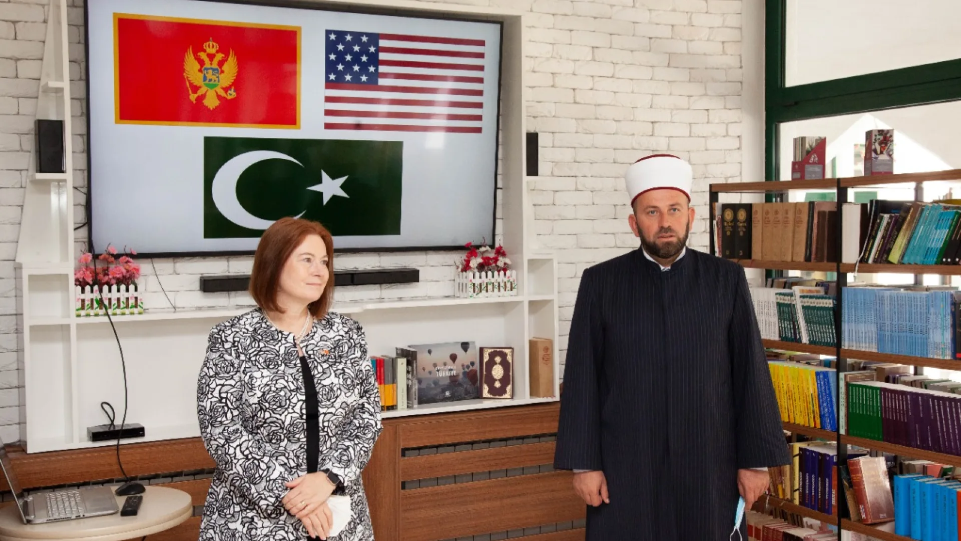 AMBASADORKA SAD POSJETILA ISLAMSKU ZAJEDNICU