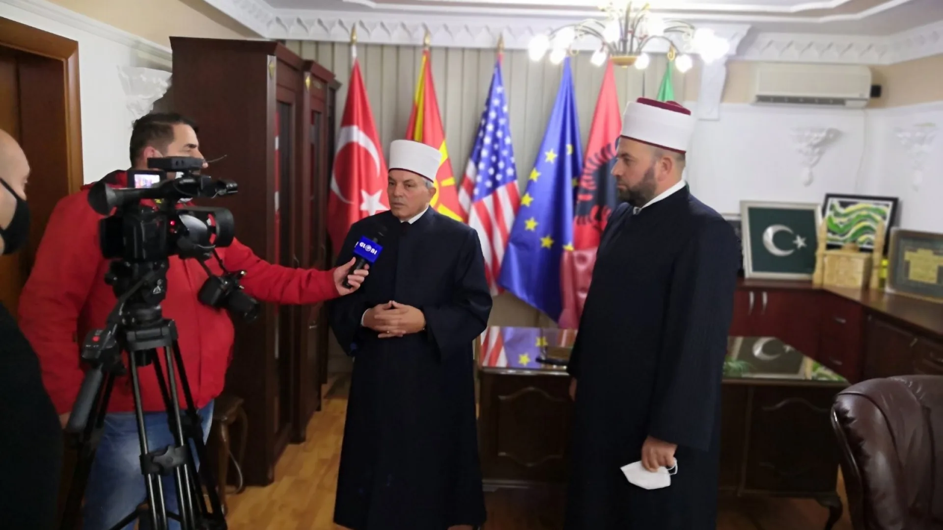 Reis Fejzić prisustvovao uručenju menšure novoizabranom reisu IZ u S. Makedoniji