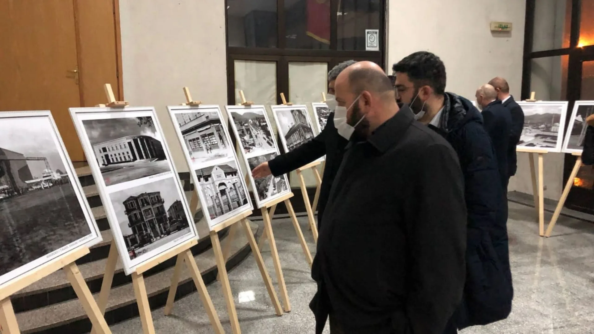 REIS FEJZIĆ POSJETIO IZLOŽBU FOTOGRAFIJA U TUZIMA POD NAZIVOM: "TIRANA 100 GODINA GLAVNI GRAD"