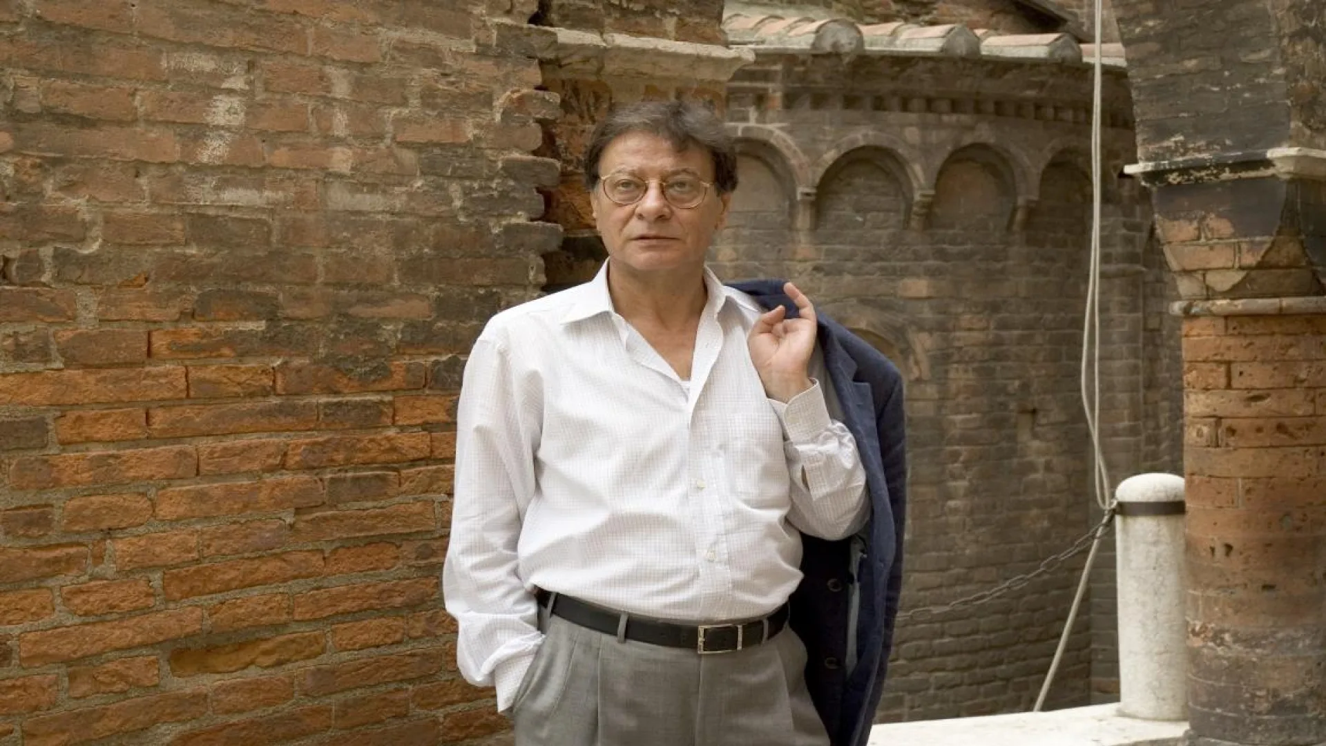 MAHMOUD DARWISH - PJESNIK LJUBAVI