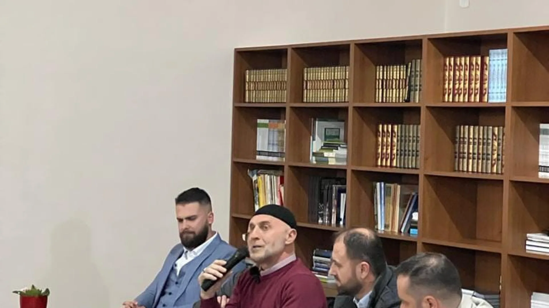 HAFIZ BUGARI ODRŽAO PREDAVANJE ZA MLADE "JESMO LI TU?"