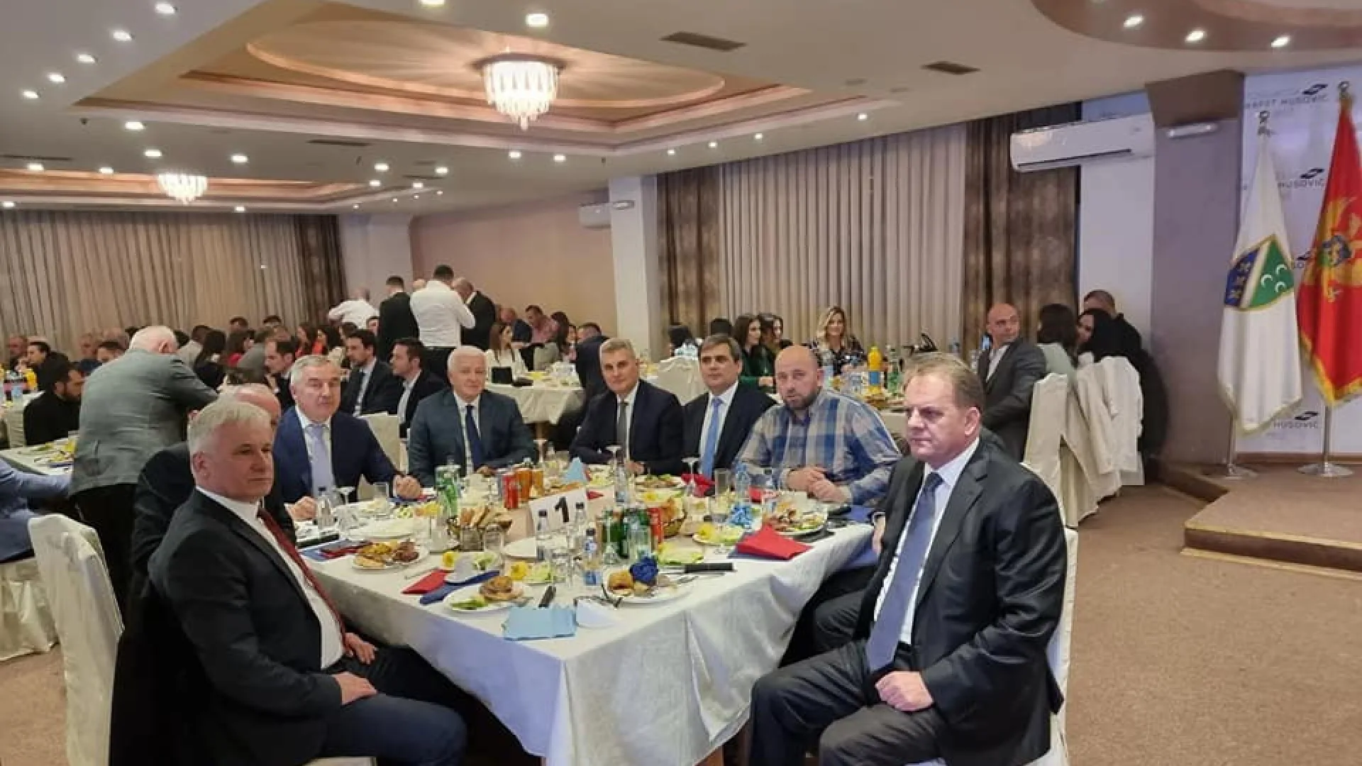 REIS FEJZIĆ PRISUSTVOVAO IFTARU POVODOM OSNIVANJA FONDACIJE RAFET HUSOVIĆ