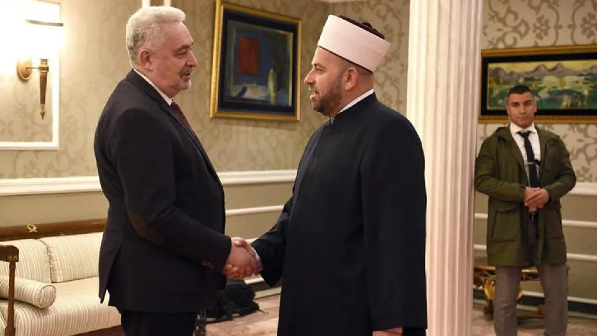 REIS FEJZIĆ SA SARADNICIMA PRISUSTVOVAO IFTARU NA POZIV PREMIJERA KRIVOKAPIĆA