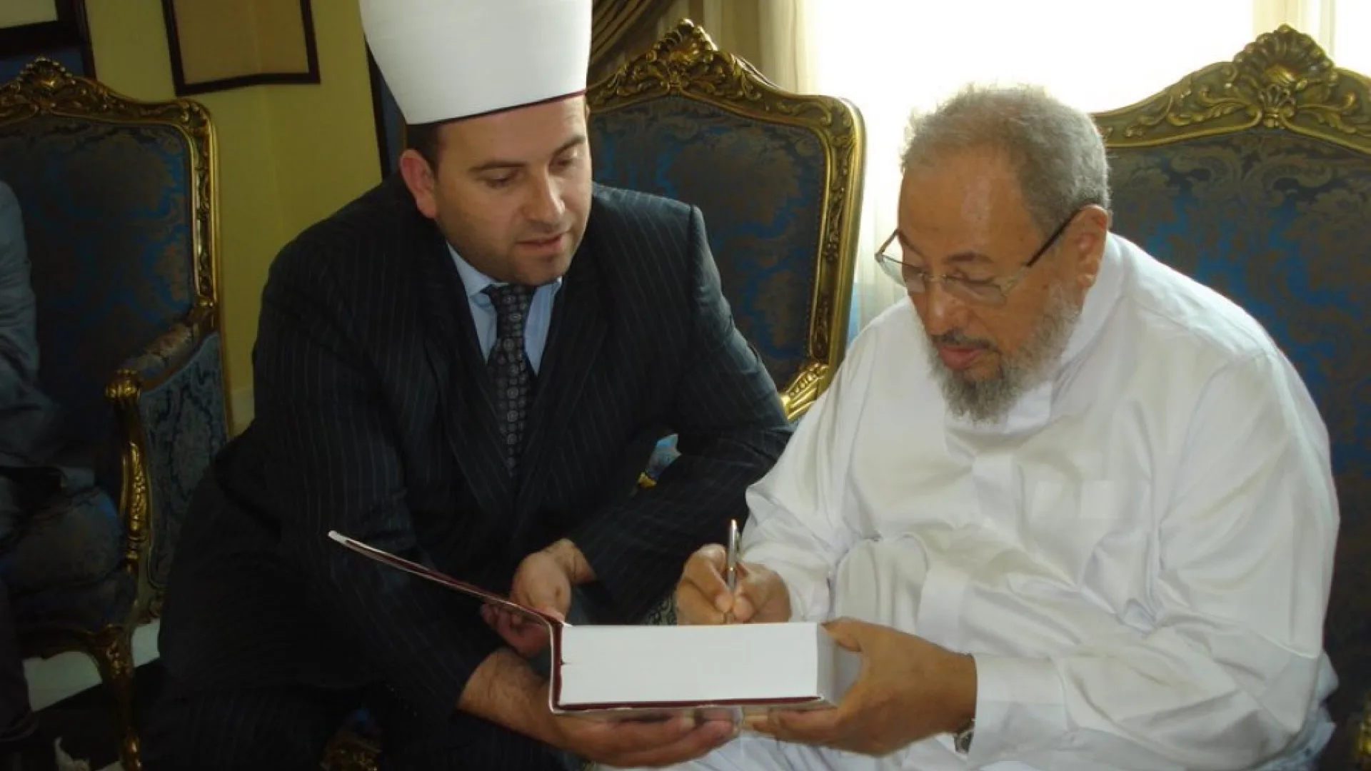 POVODOM PRESELJENJA NA AHIRET ŠEJHA JUSUFA EL-KARDAVIJA OGLASIO SE REIS RIFAT EF. FEJZIĆ