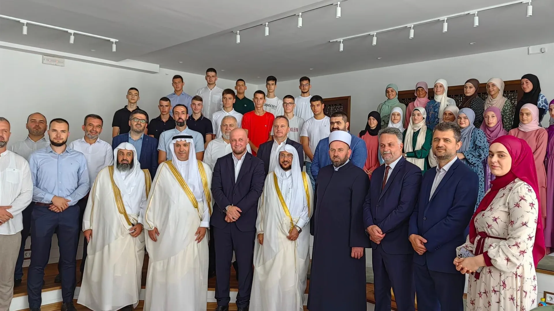 Ministar Abdullatif bin Abdulaziz Al-Sheikh posjetio medresu i sesatao se sa istaknutim djelatnicima političkog i javnog života muslimana u Crnoj Gori