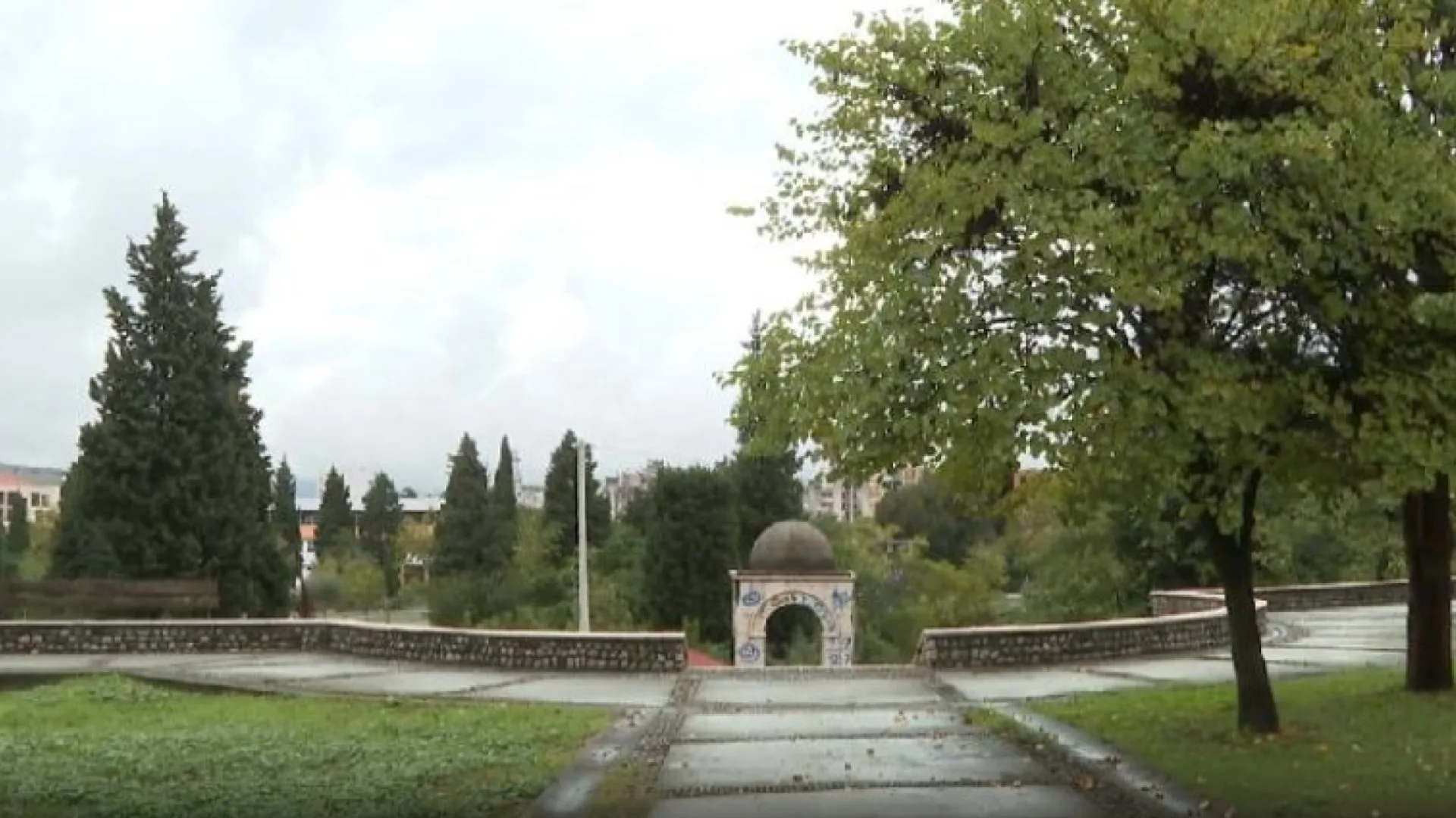 Oskrnavljeno turbe na Pobrežju