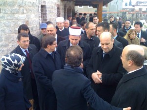 Ministar inostranih poslova Turske Ahmet Davutoglu ispred Nizamske džamije