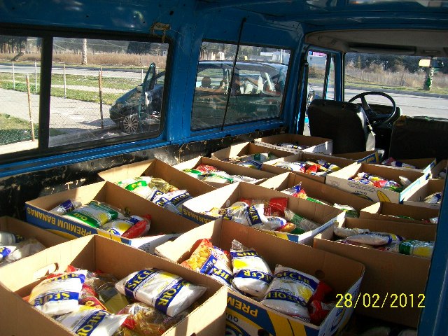 Humanitarni paketi sa osnovnim životnim namirnicama