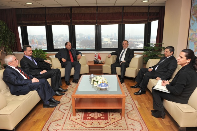 Reis Fejzić i Omer Kajoshaj sa službenicima agencije TIKA
