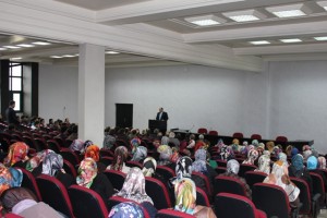 Reis Fejzić drži predavanje na Islamskom fakultetu