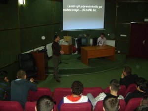 Prof. dr Kemal Idrizović  u medresi "Mehmed Fatih"